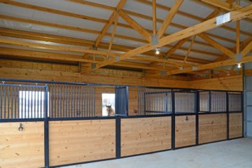 Free-standing stall